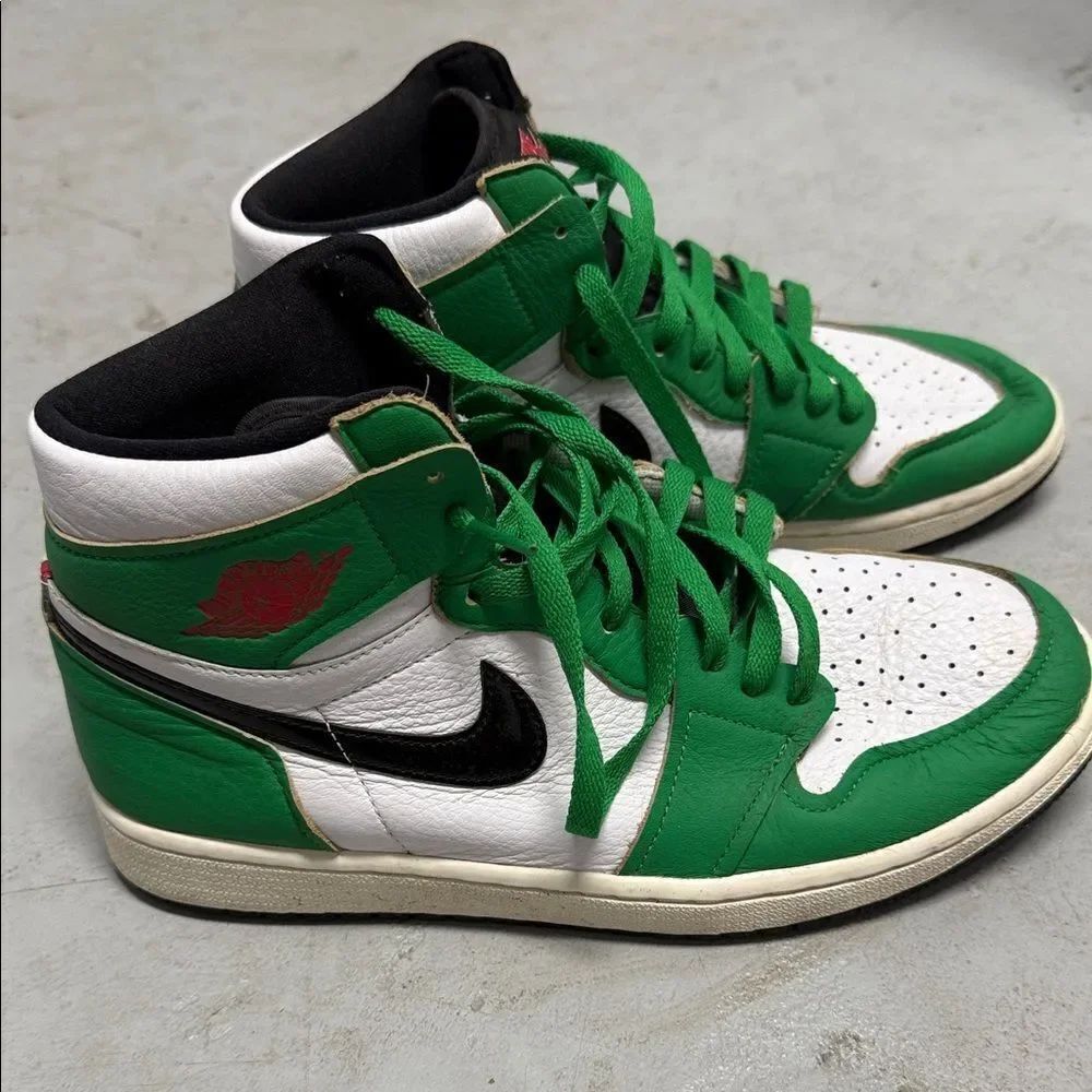 Green and White High-Top Sneakers Womens NIKE Size 10 - Great Condition